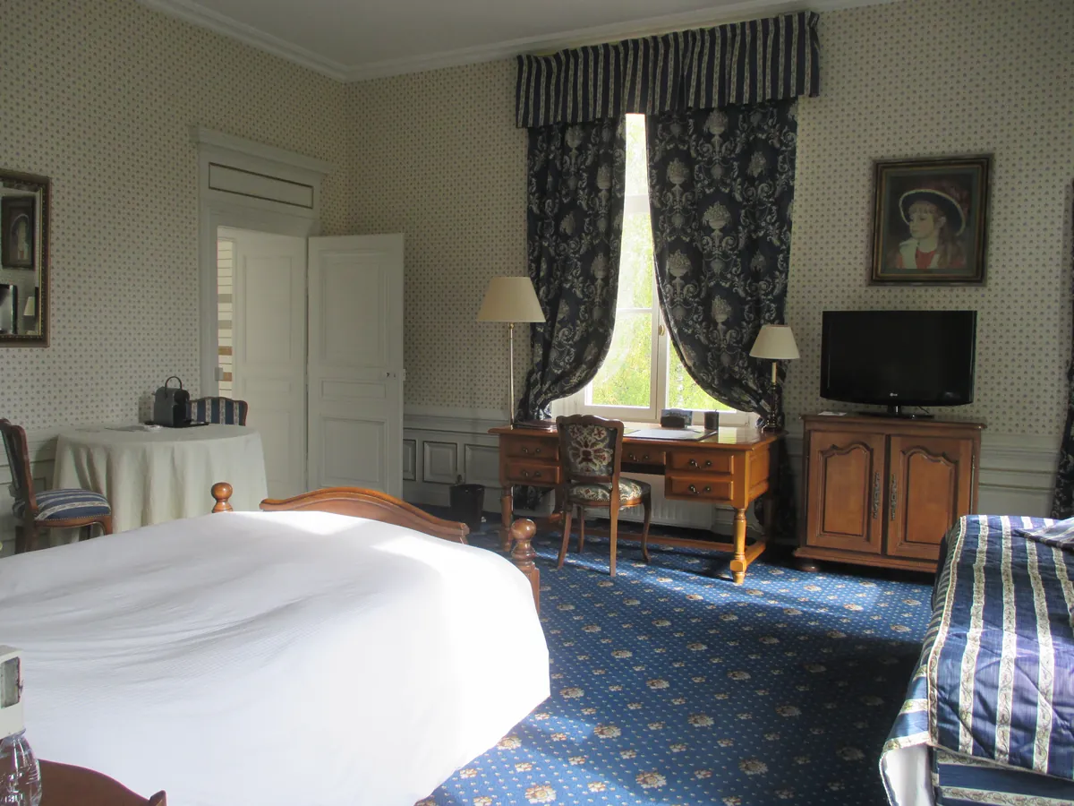 Appartement avec balnéo — La chambre — Esprit Château