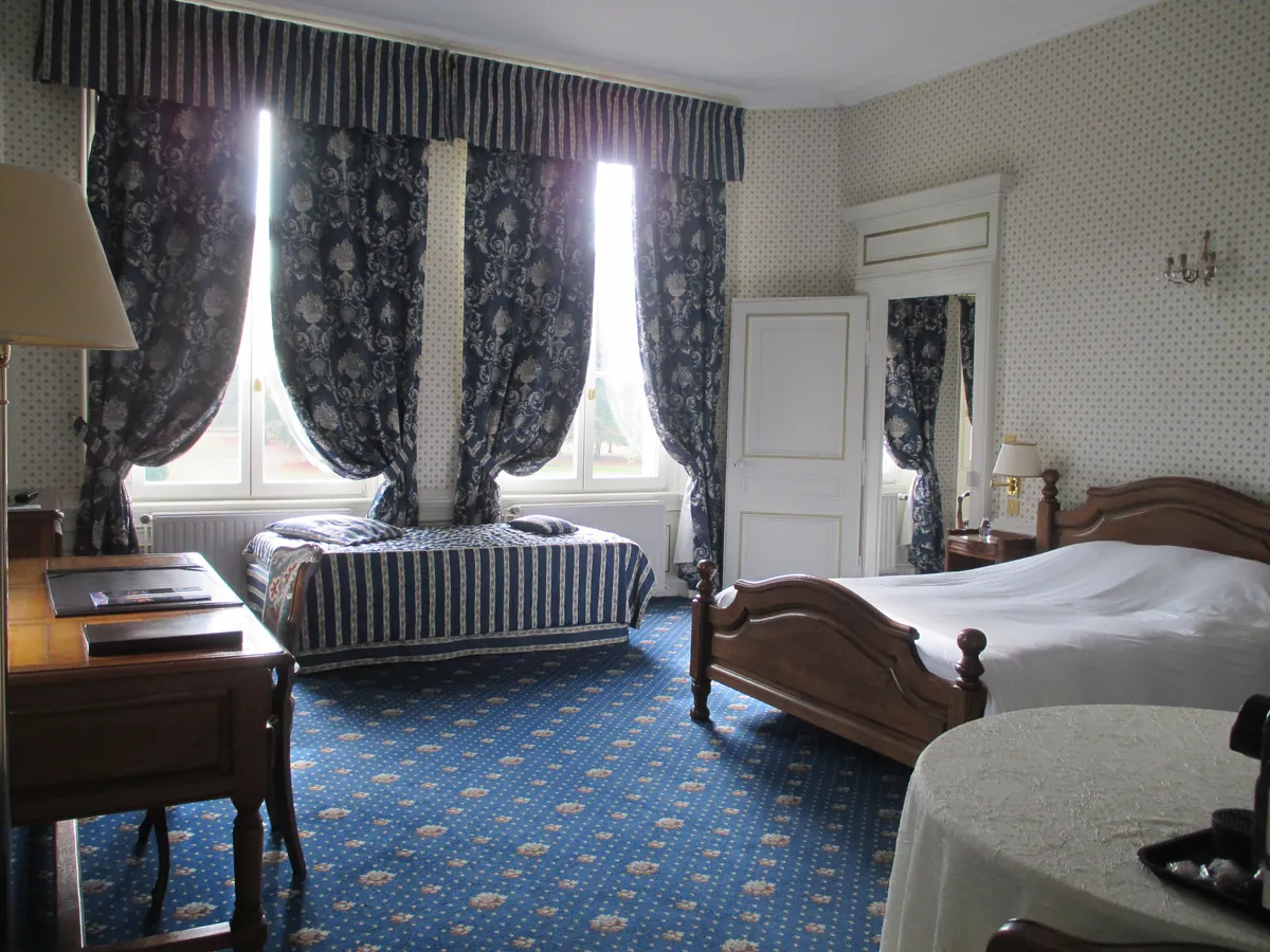 Appartement avec balnéo — La chambre — Esprit Château