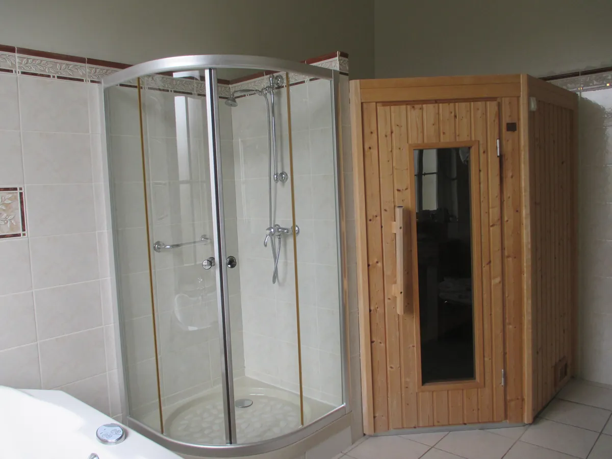 Appartement avec sauna et balnéo — La salle de bain — Esprit Château