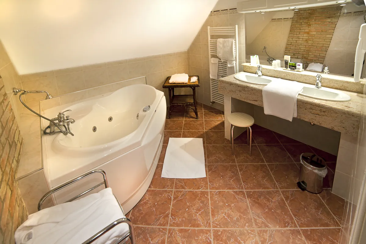 Grand duplex avec chromothérapie — La salle de bain — Meuse-la-Vallée