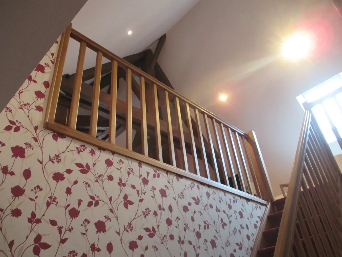 Chambre Intermédiaire — L’escalier — Meuse-la-Vallée