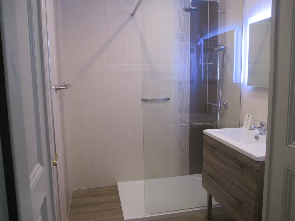 Chambre Standard — La salle de bain — Esprit Château