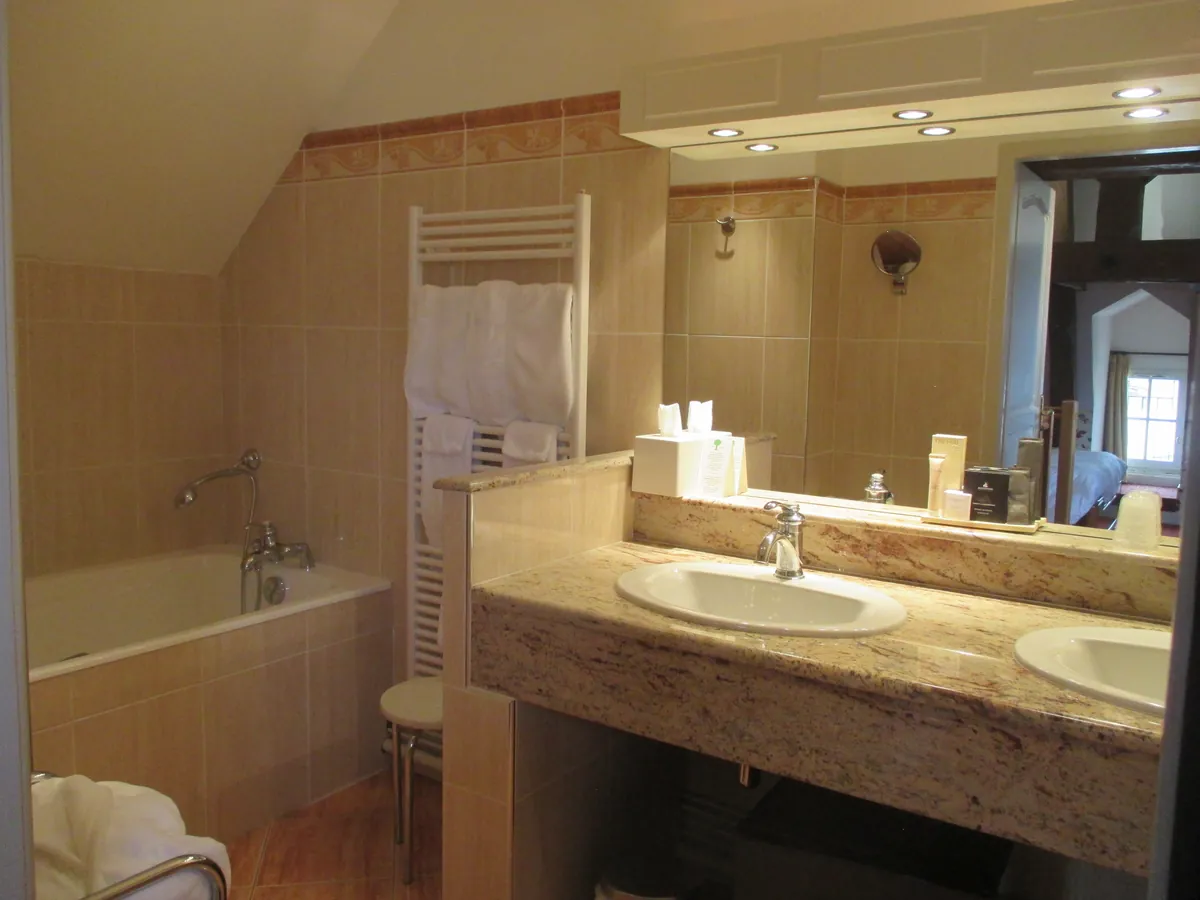 Chambre Standard — La salle de bain — Meuse-la-Vallée