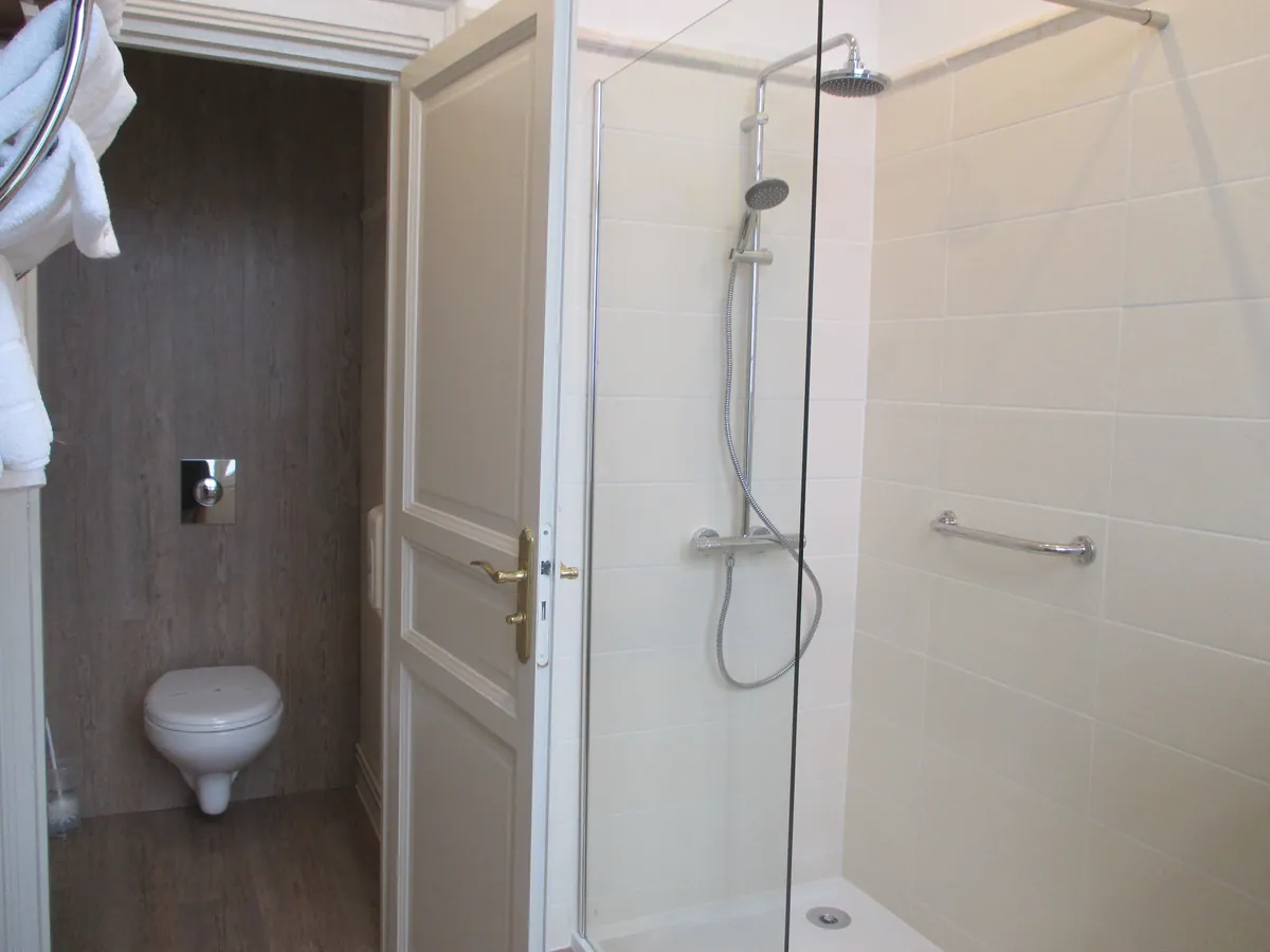 Chambre Supérieure — La salle de bain — Esprit Château