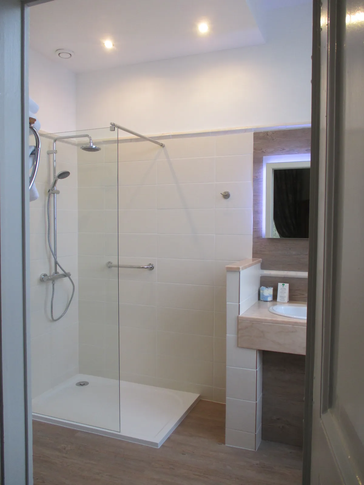 Chambre Supérieure — La salle de bain — Esprit Château