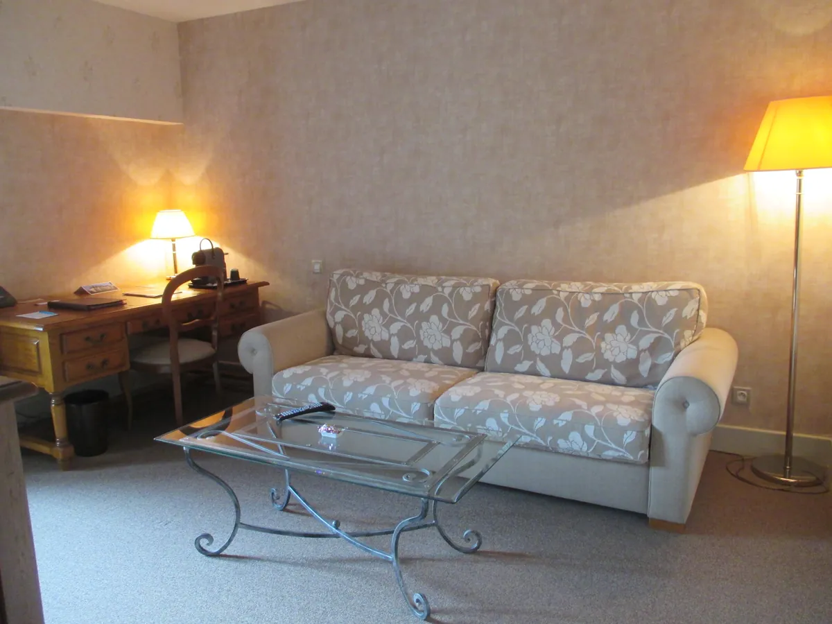 Chambre Très Supérieure — Le salon — Note Florale