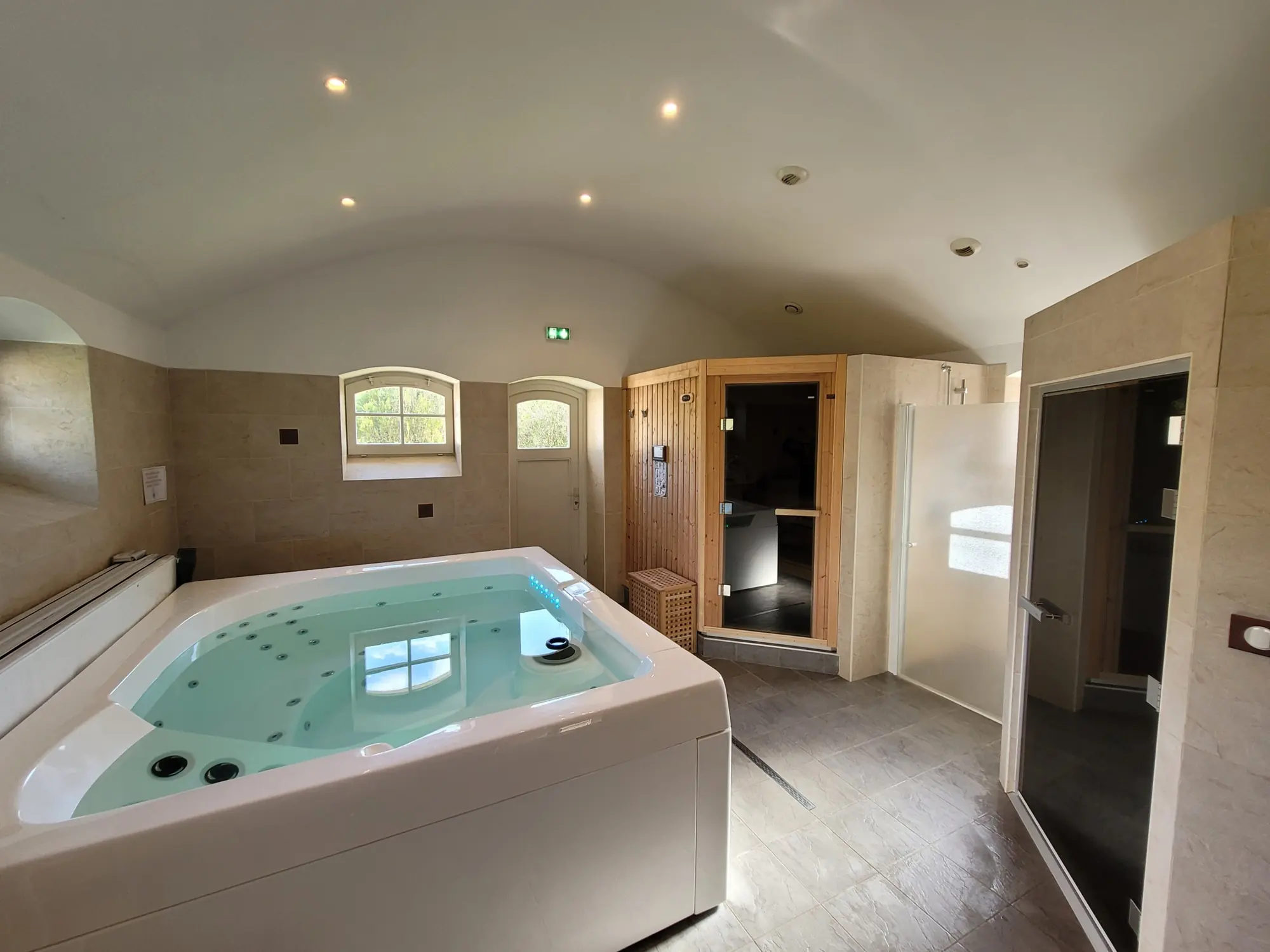 Le spa du château : jacuzzi, sauna et hammam